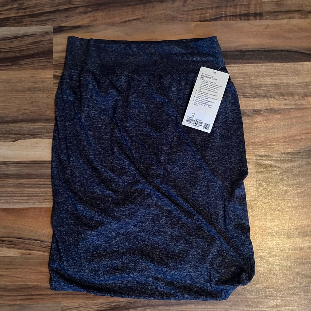 Lululemon Boulevard Bliss Skirt Size 10 - Picture 5 of 7